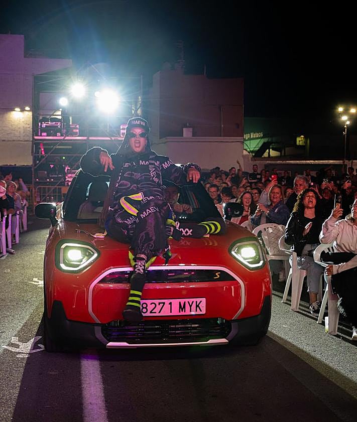 Imagen secundaria 2 - Los ganadores de la noche en la foto superior, Drag Ármek (i) y Grimassira Maeva. 