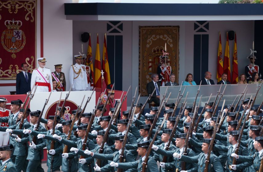 Las mejores imágenes del desfile de las Fuerzas Armadas en Tenerife