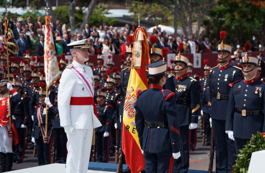 Las mejores imágenes del desfile de las Fuerzas Armadas en Tenerife