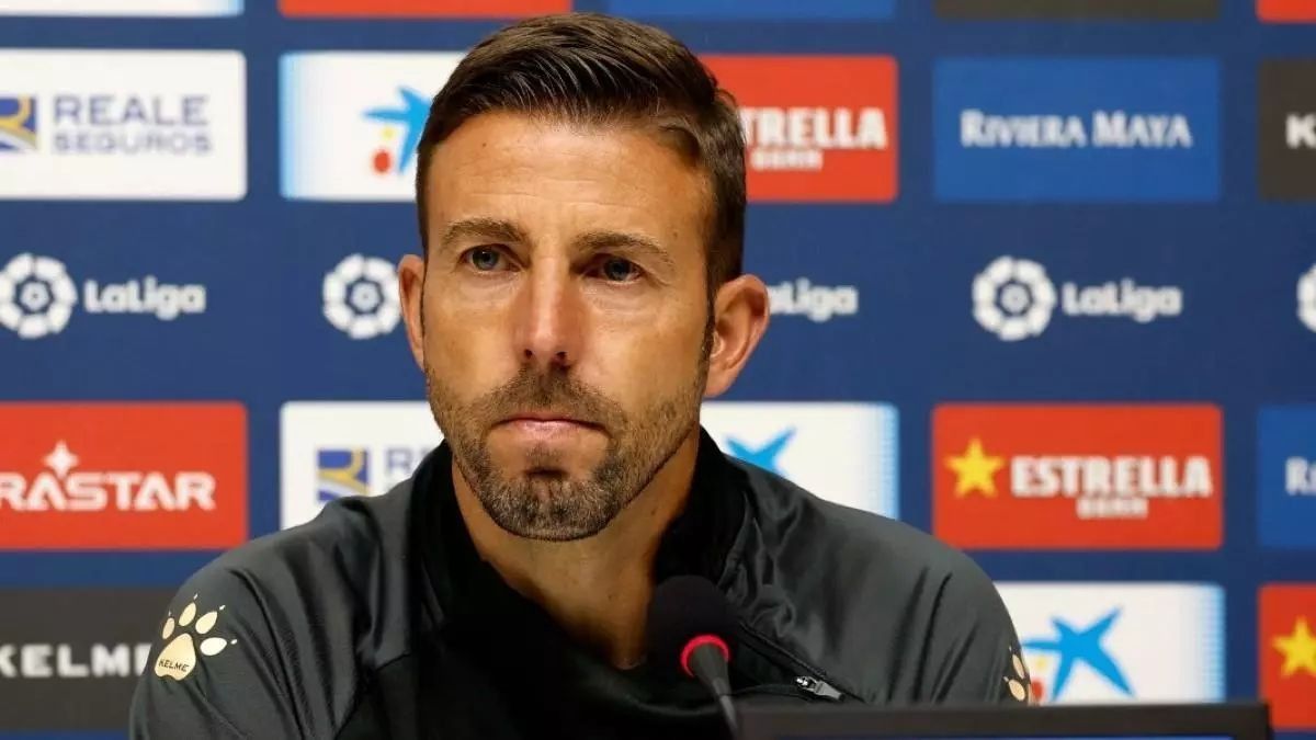 Luis García, en una rueda de prensa con el Espanyol.