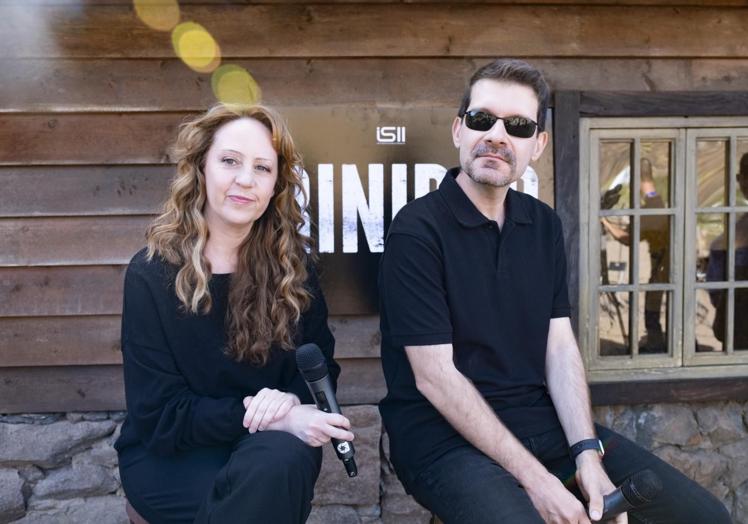 Las riendas de la película las llevan los cineastas Laura Alvea y José Ortuño, que posan en el Sioux City, en San Bartolomé de Tirajana.