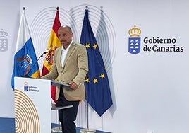 El portavoz del Ejecutivo regional y presidente de Proexca, Alfonso Cabello, en rueda de prensa.