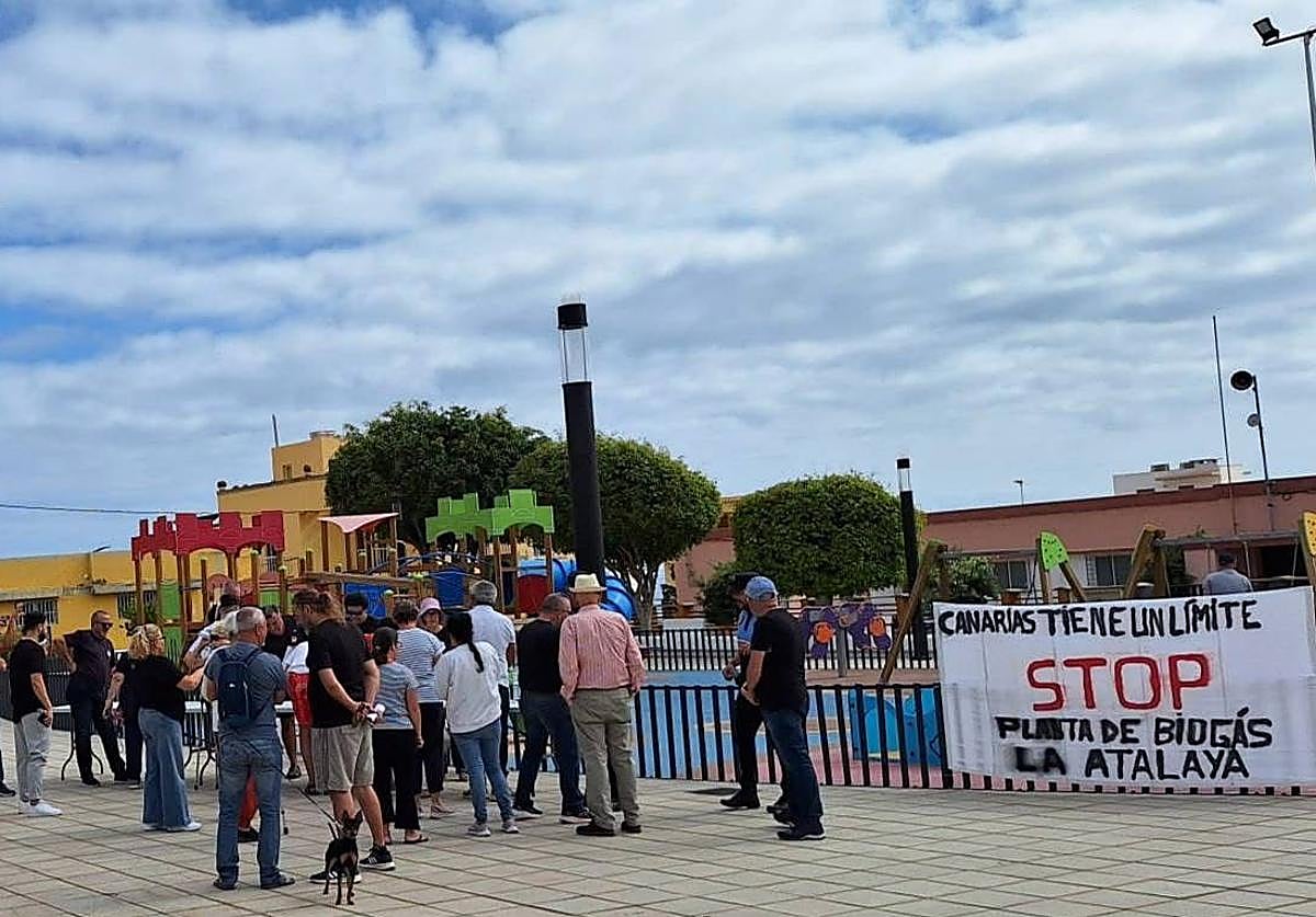 Protesta de los vecinos del barrio de La Atalaya contra la planta de biogás previsto en esa zona.