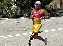 Lionel Morales roza el podio en el estreno de la Serie Mundial de Paratriatlón