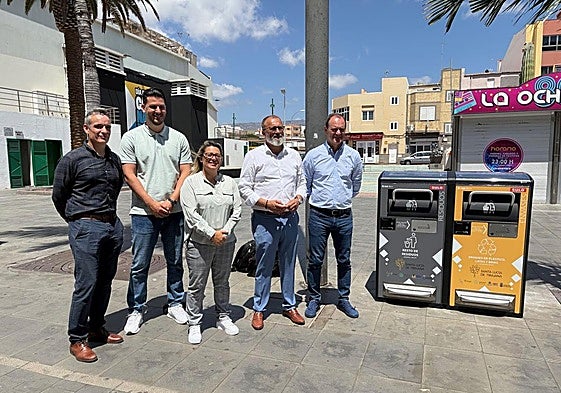 Presentación de las papeleras inteligentes en Vecindario.