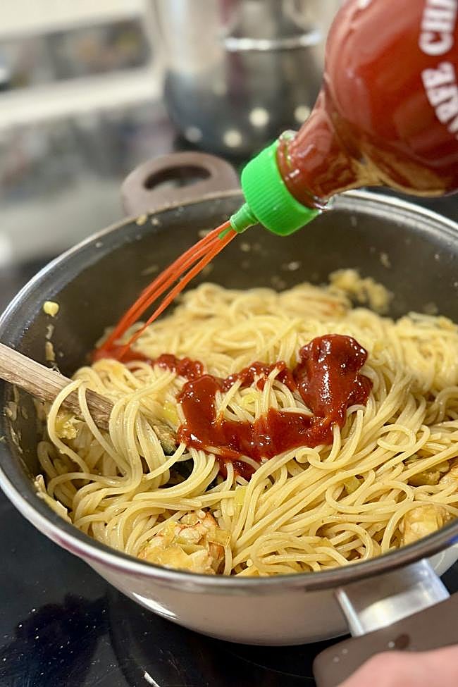 Vertemos la salsa Sriracha