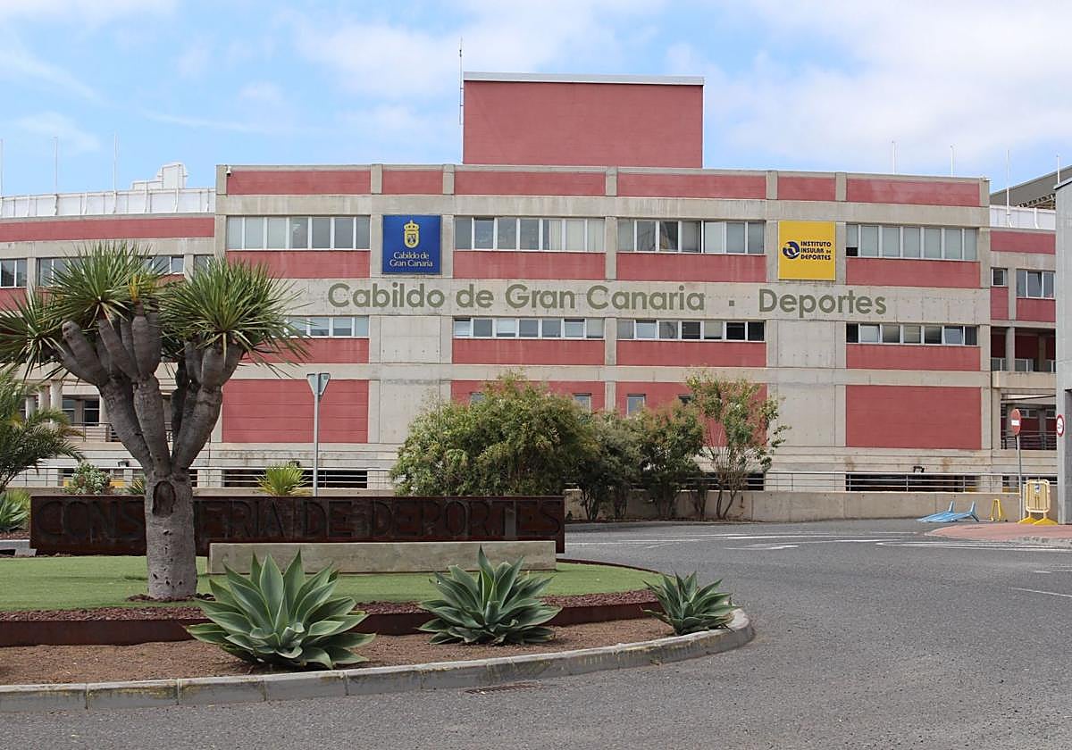 La Consejería de Deportes aprueba los planes de igualdad, desconexión digital y un protocolo frente al acoso a personas LGTBI