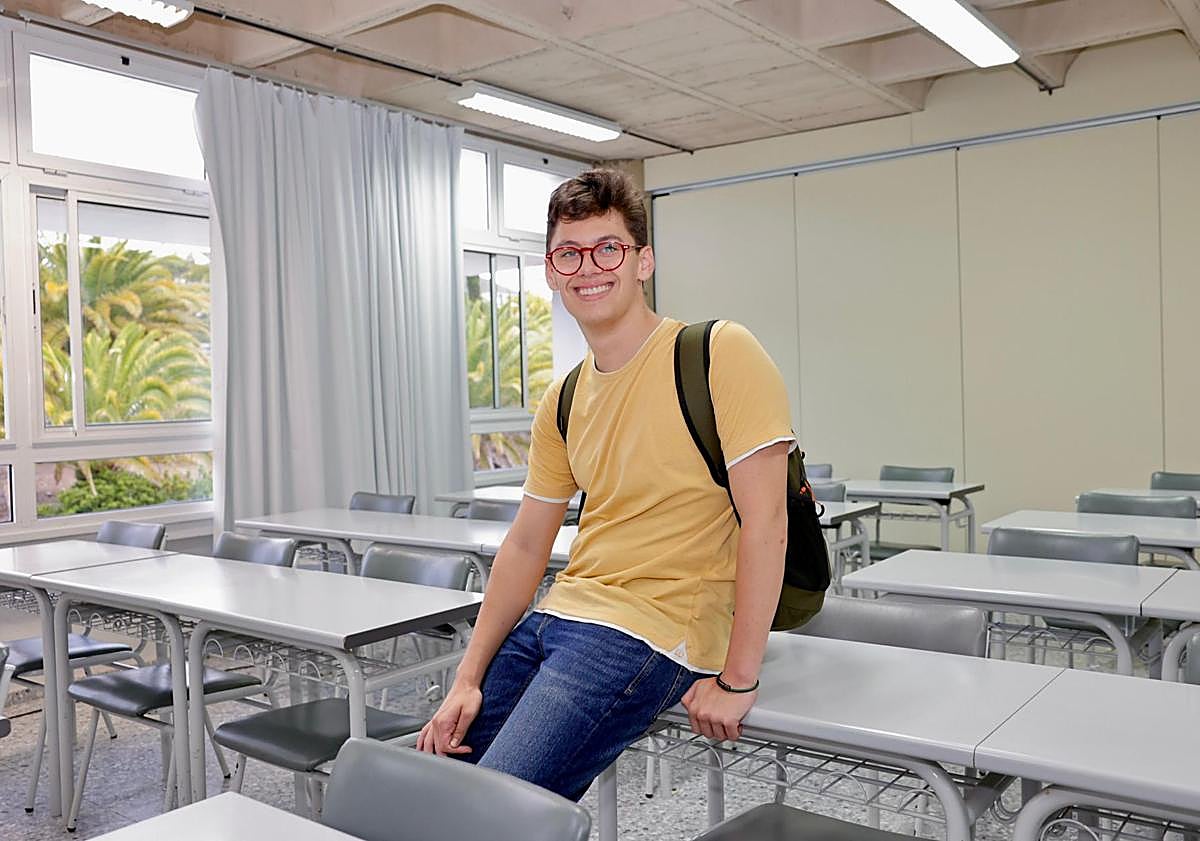 Imagen principal - En la imagen superior, Pablo Arencibia. En la inferior izquierda, Gara Mendoza (i) y Aisha Nieves. En la inferior derecha, Irene Rivas.