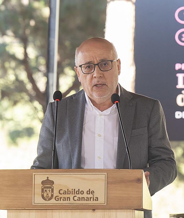 Imagen secundaria 2 - Distintos momentos del acto de descorche de los vinos de la vendimia de 2024. 