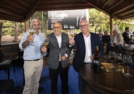 Brindis tras el descorche de los vinos de 2024 de la DOP de Gran Canaria.