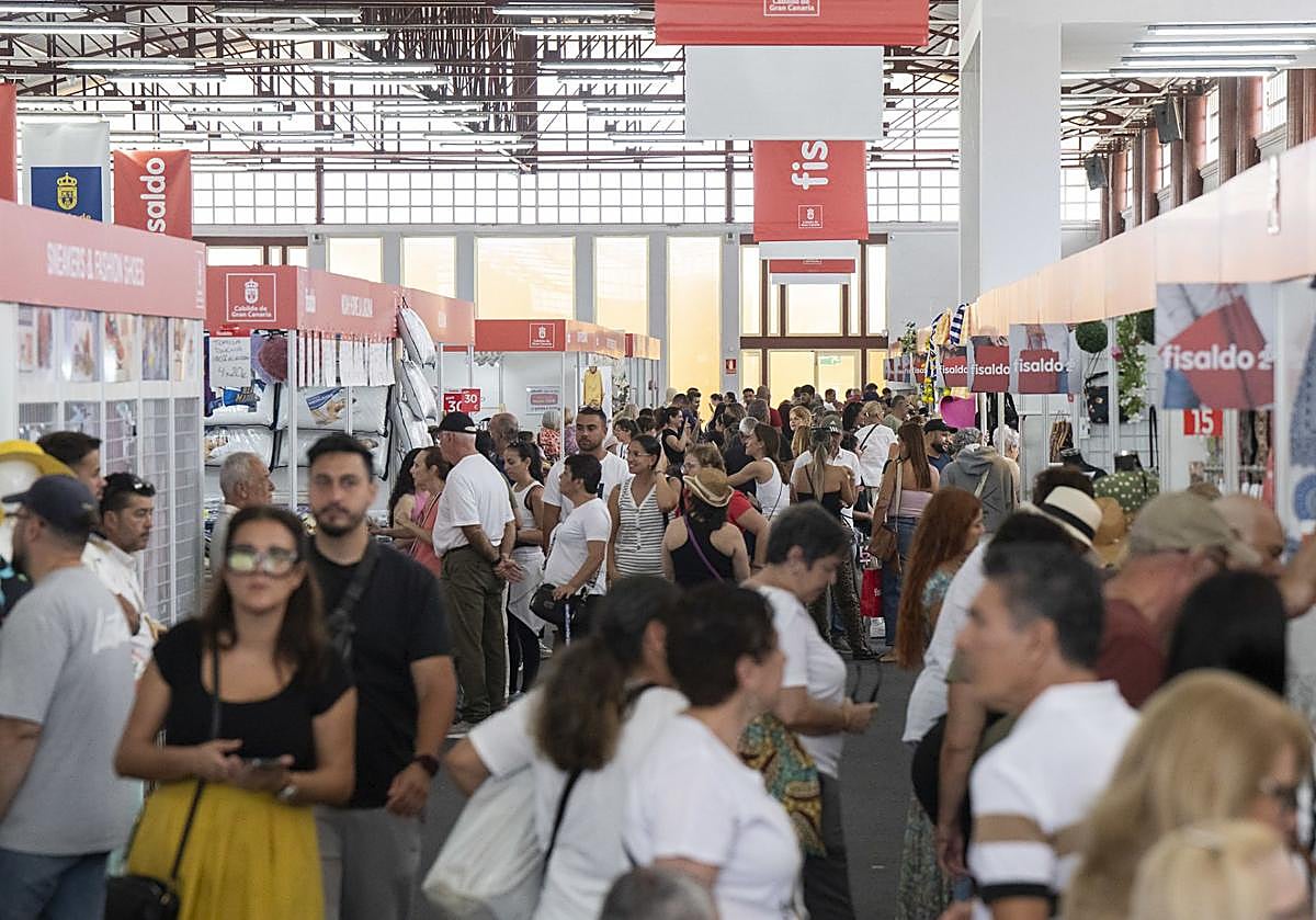 Imagen principal - La Feria de las Oportunidades se mantendrá abierta hasta este domingo. 