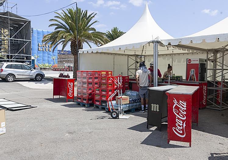 Logística para dar servicios al público del Lava Live Fest.