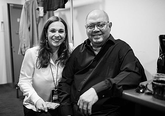 Nancy Pérez junto al legendario cantante y compositor Pablo Milanés.