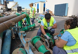 Imagen de archivo de personas trabajando en el sector de la construcción.