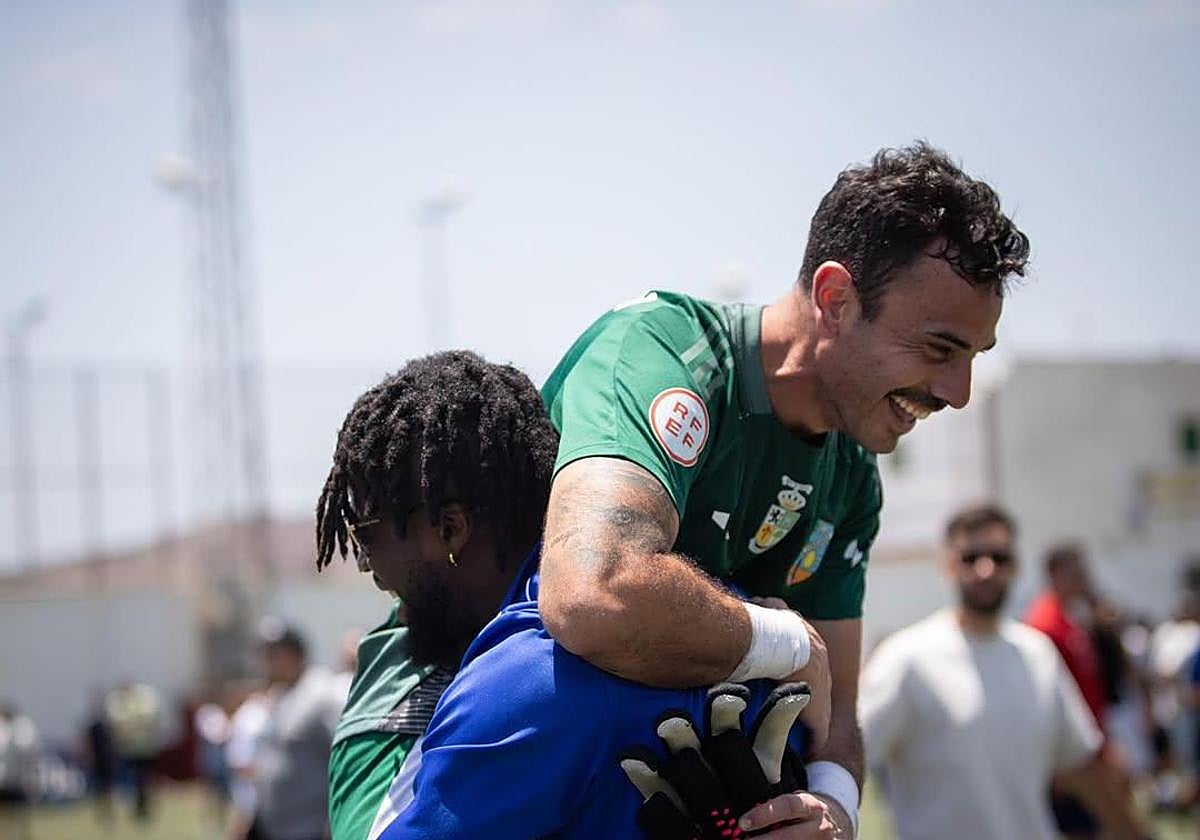 El guardameta Fermín celebra el pase a la final en el Eleuterio Valerón.