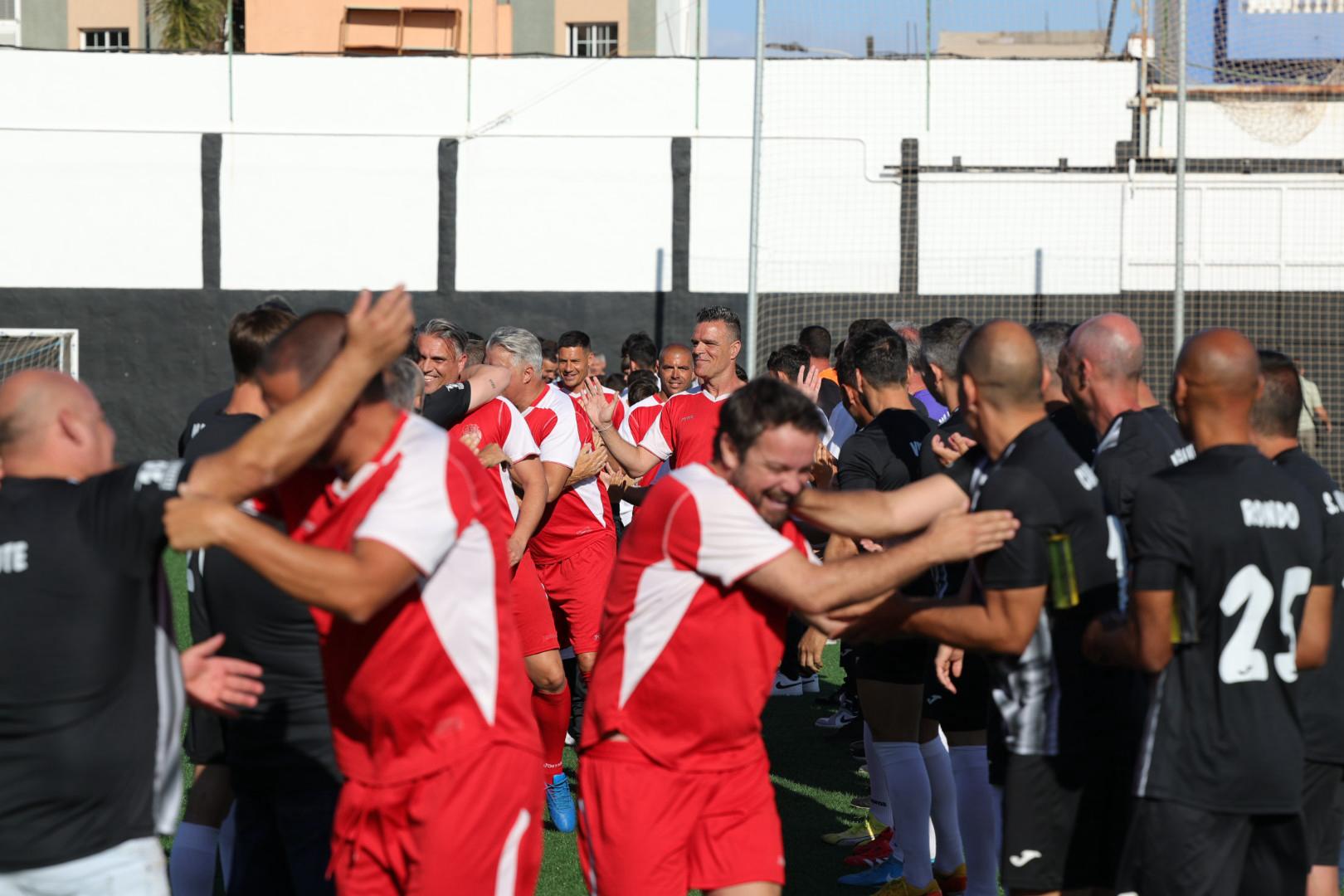 El tributo a los héroes del ascenso del Vecindario, en imágenes