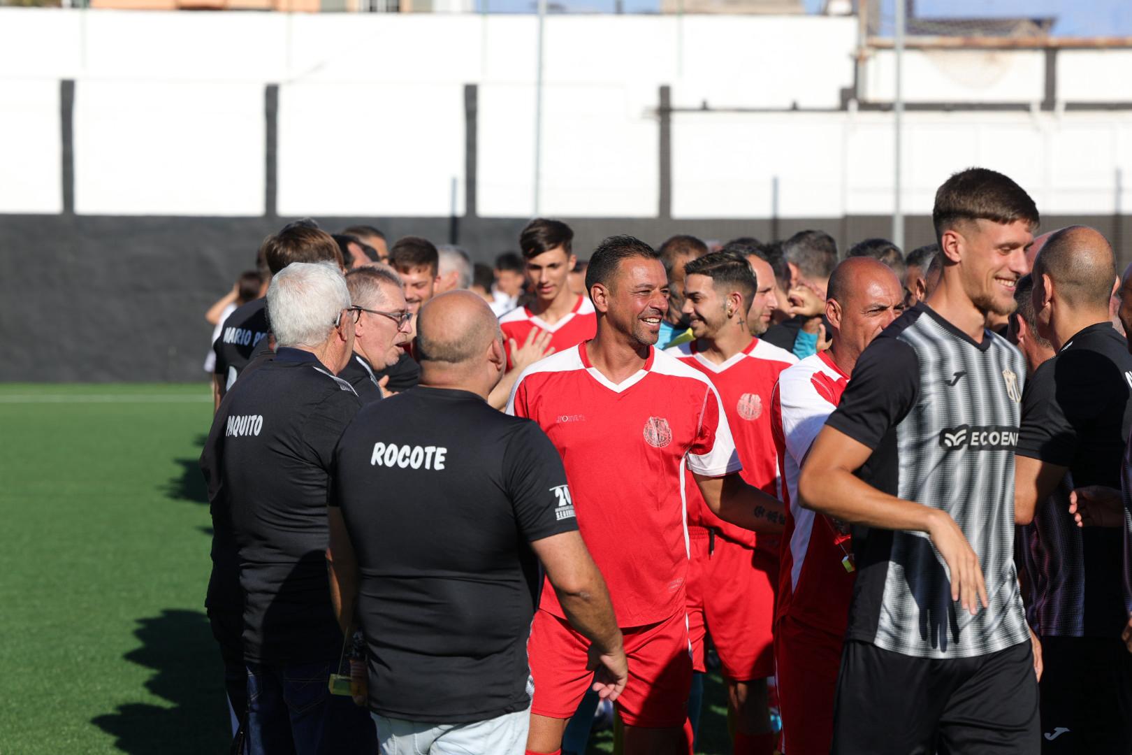 El tributo a los héroes del ascenso del Vecindario, en imágenes