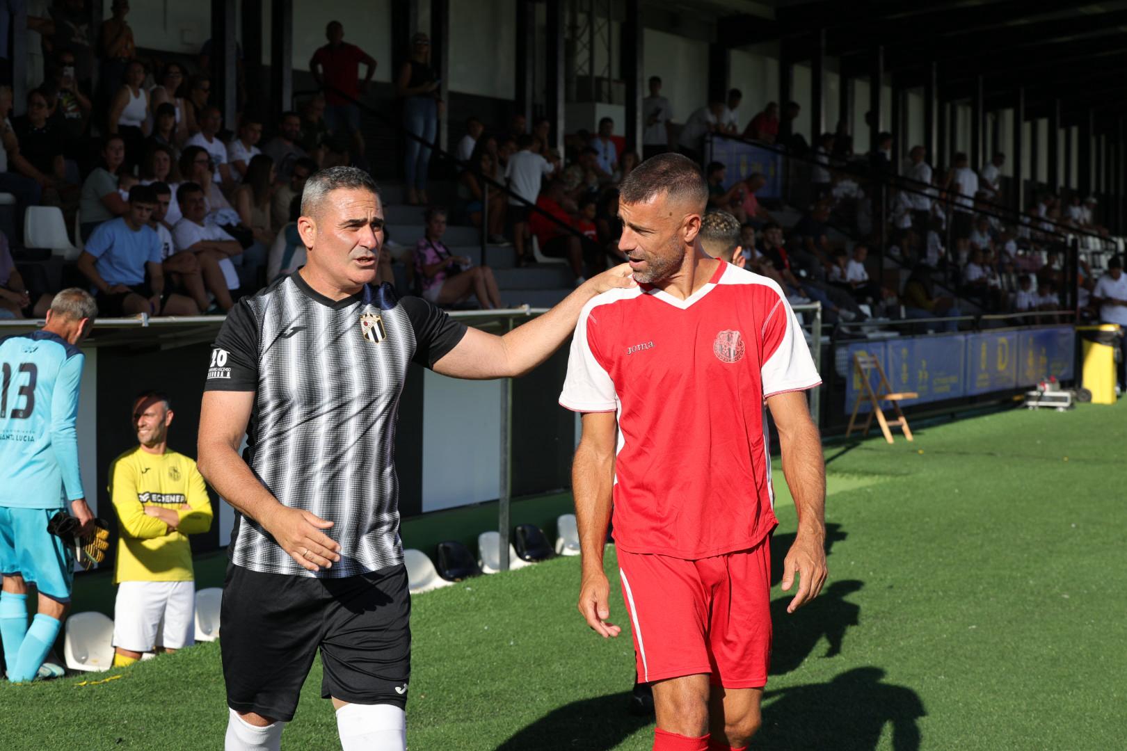 El tributo a los héroes del ascenso del Vecindario, en imágenes