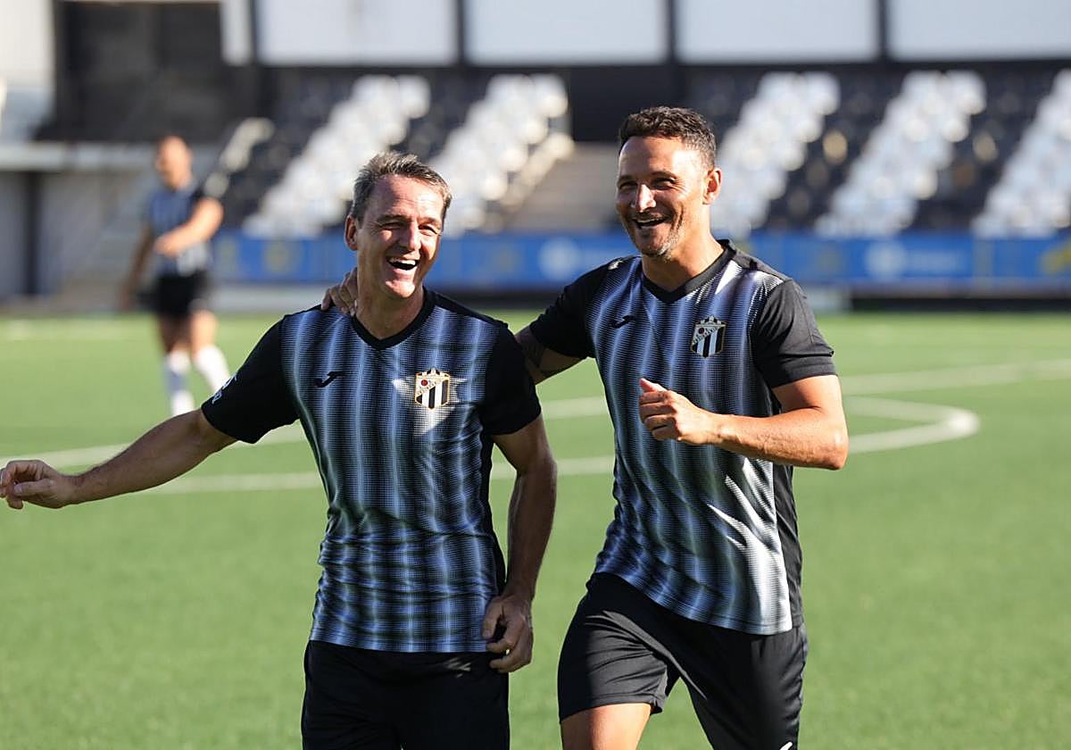 El tributo a los héroes del ascenso del Vecindario, en imágenes