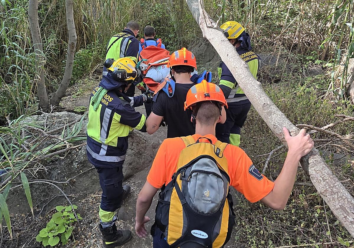Imagen del rescate de la joven senderista.