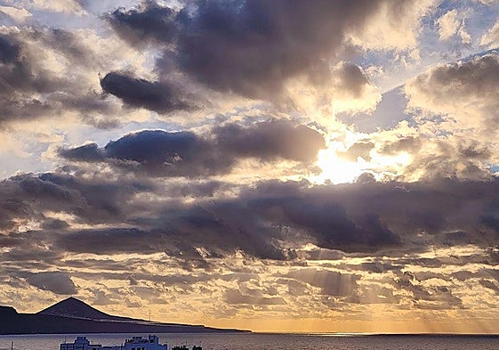 Nubosidad en el litoral de Las Palmas de Gran Canaria.