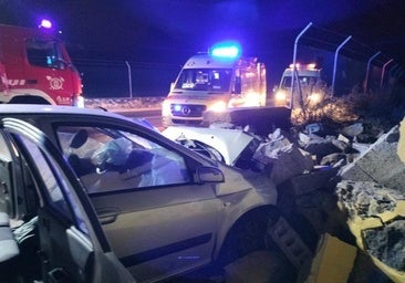 Una mujer muerta y dos heridos graves tras salirse un coche de la carretera en Arona