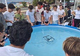 Prototipos al agua: veinte centros educativos miden sus vehículos robóticos en Plocan