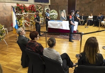Familiares y políticos despiden a Manuel Hermoso en la capilla ardiente de Presidencia