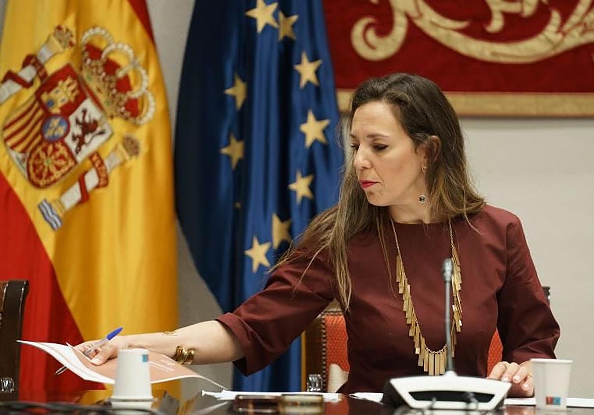 Jessica de León en Comisión Parlamentaria.