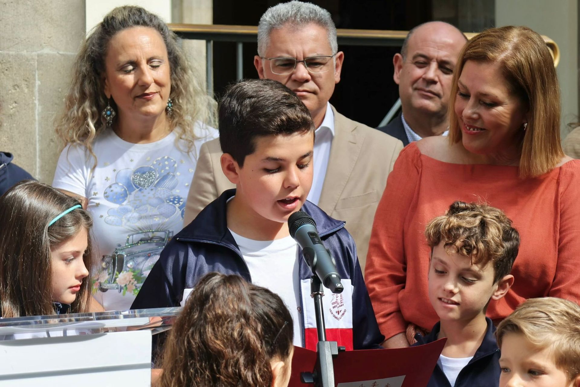 Imagen secundaria 1 - Astrid Pérez: «Sólo con un compromiso colectivo podremos erradicar el acoso escolar«