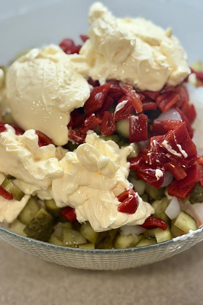 Añadimos la mayonesa y mezclamos