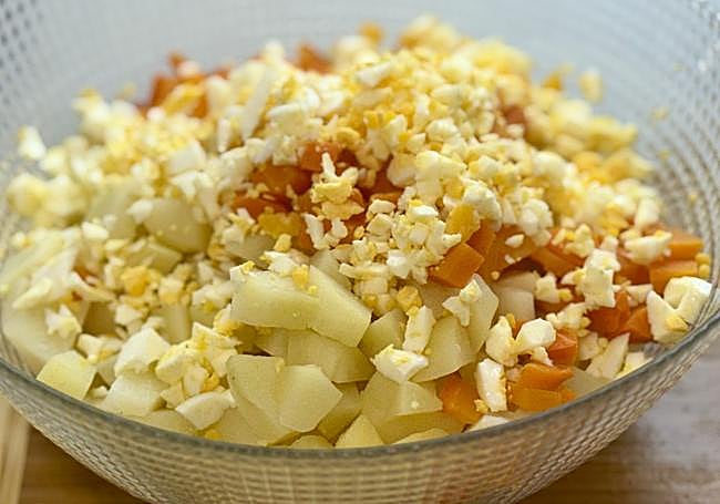 Picamos y añadimos los huevos