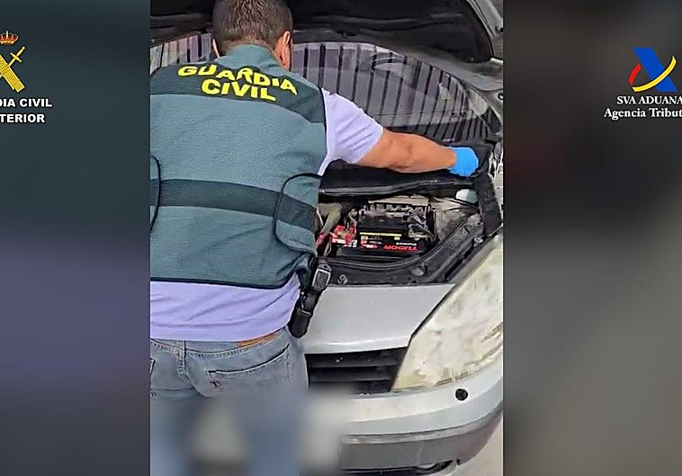 Momento de la intervención policial en el Puerto de Las Palmas.