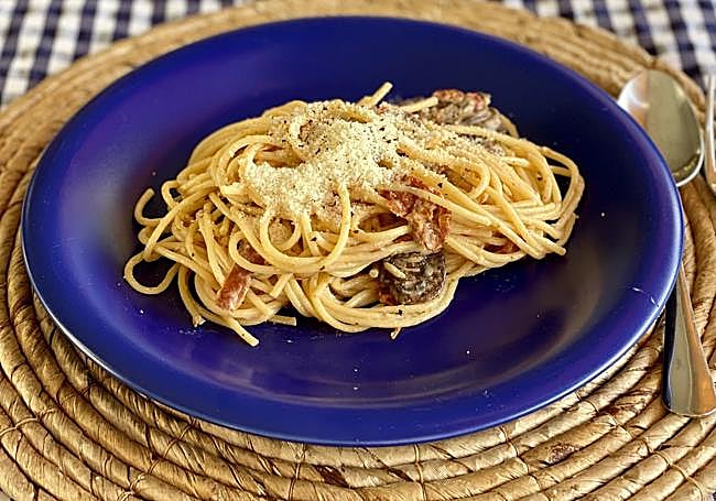 Pasta cremosa con champiñones