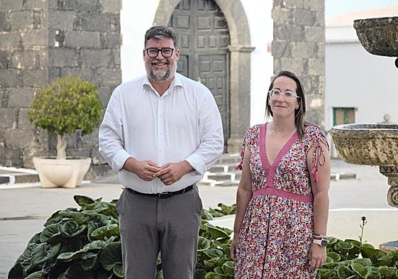 Autoridades locales implicadas en las ayudas a los estudiantes.