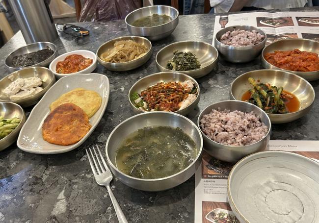 Banchan del auténtico restorán coreano Hangaran