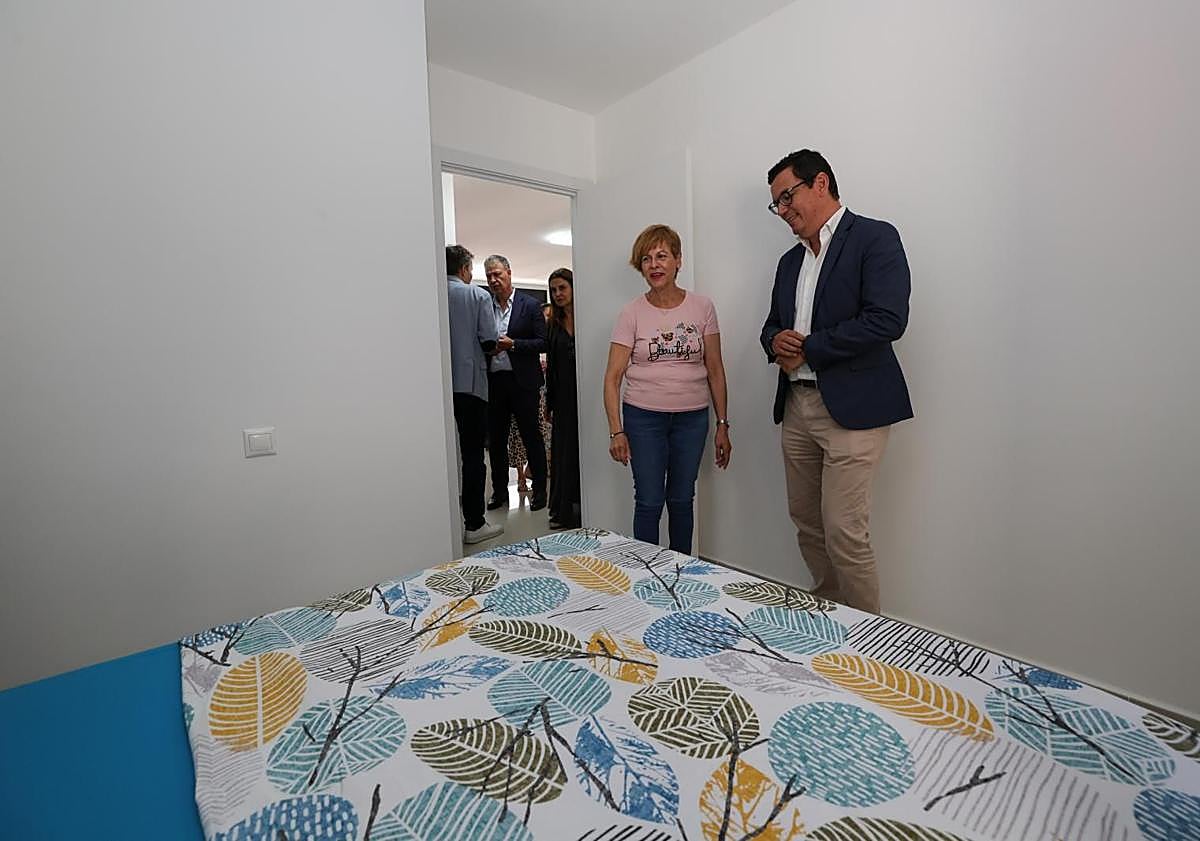 Imagen principal - Detalles de la visita a las viviendas.