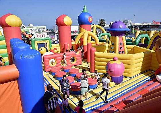 Imagen del parque hinchable más grande del mundo.