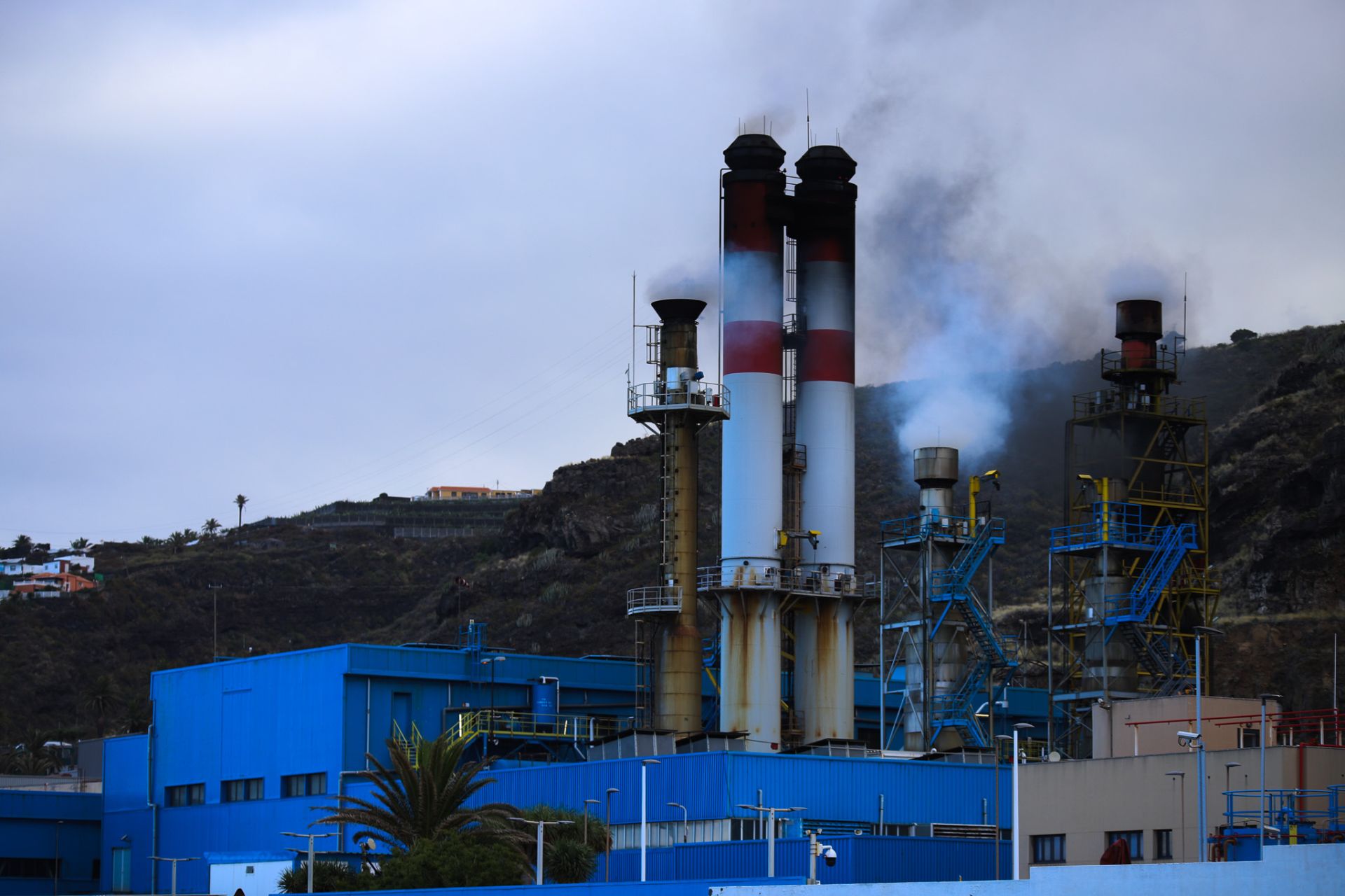 Imagen de la central eléctrica de Los Guinchos, en La Palma.