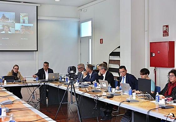 Foto de archivo de una reunión del consejo social de la ULPGC este año.