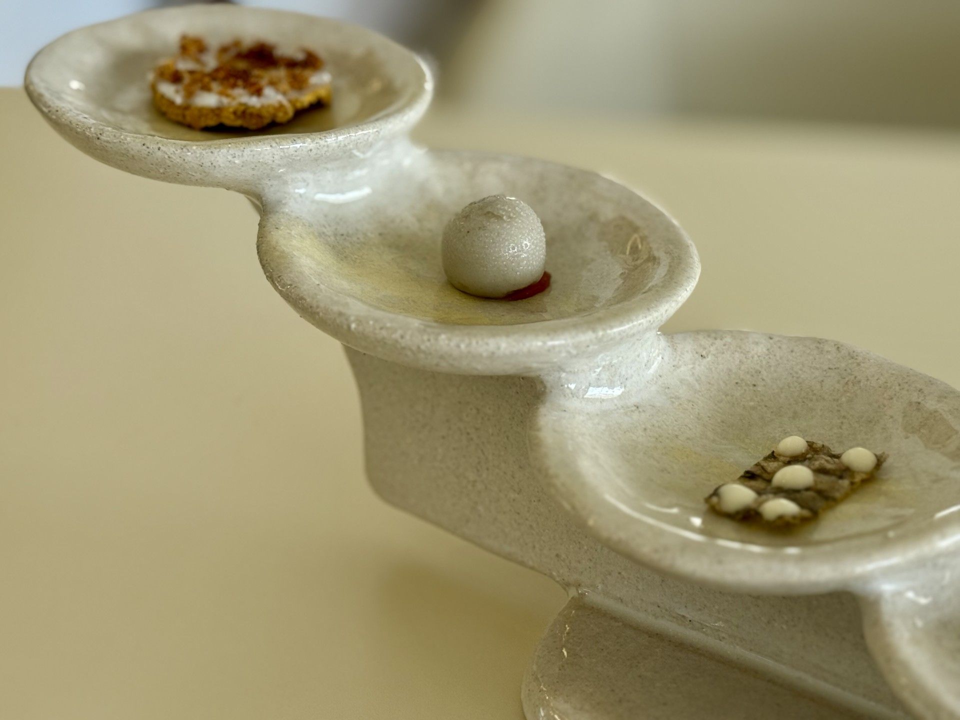 Chicharrón, foie y galleta