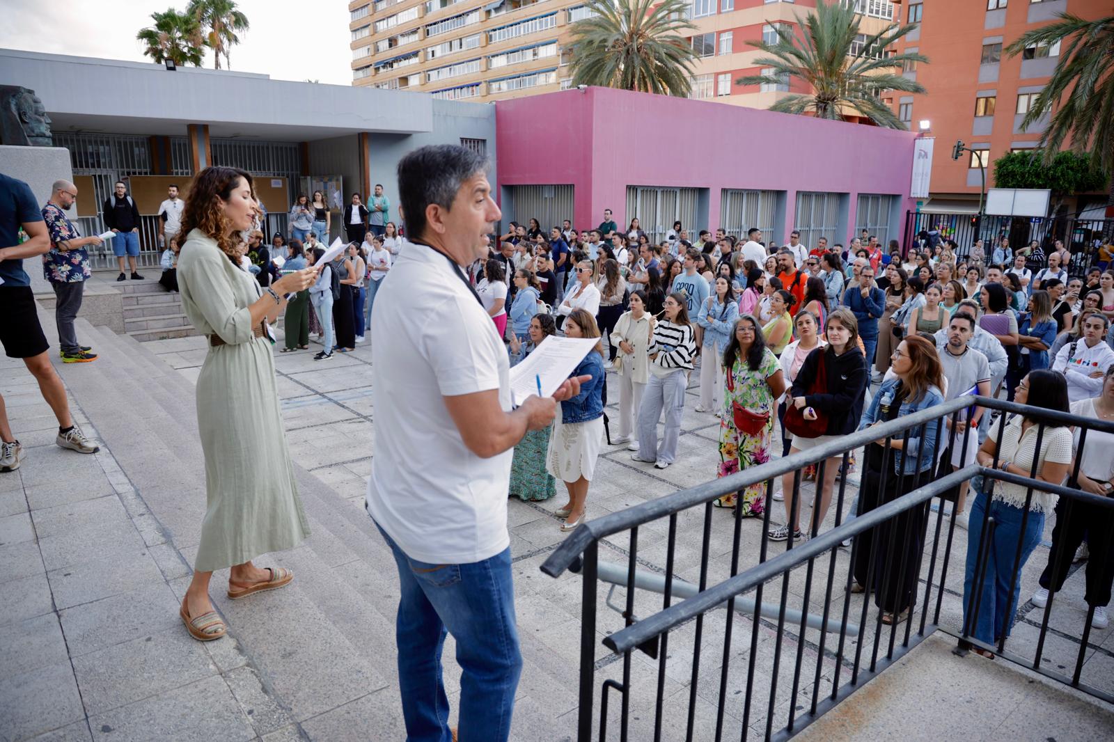 El arranque de las oposiciones de educación en el IES Pérez Galdós, en imágenes