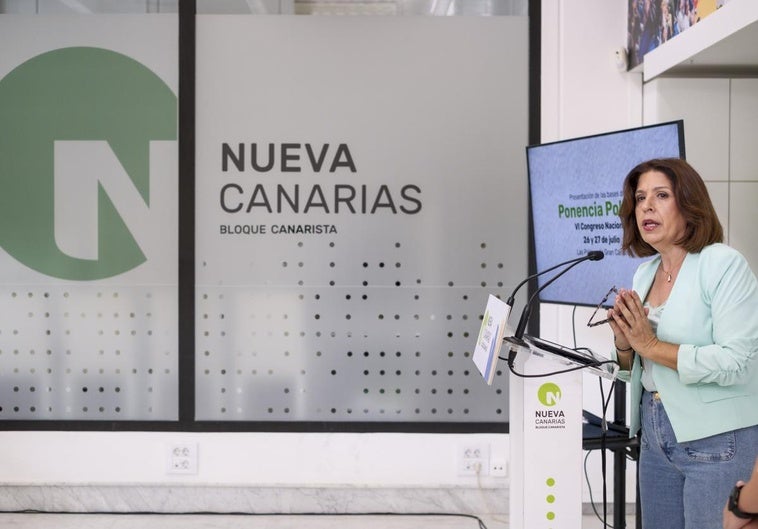 La vicepresidenta de Nueva Canarias, Carmen Hernández, este lunes en rueda de prensa.