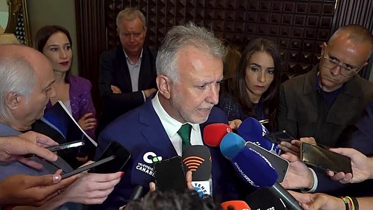 Ángel Víctor Torres espera que el acuerdo para los menores solicitantes de asilo se cierre próximamente