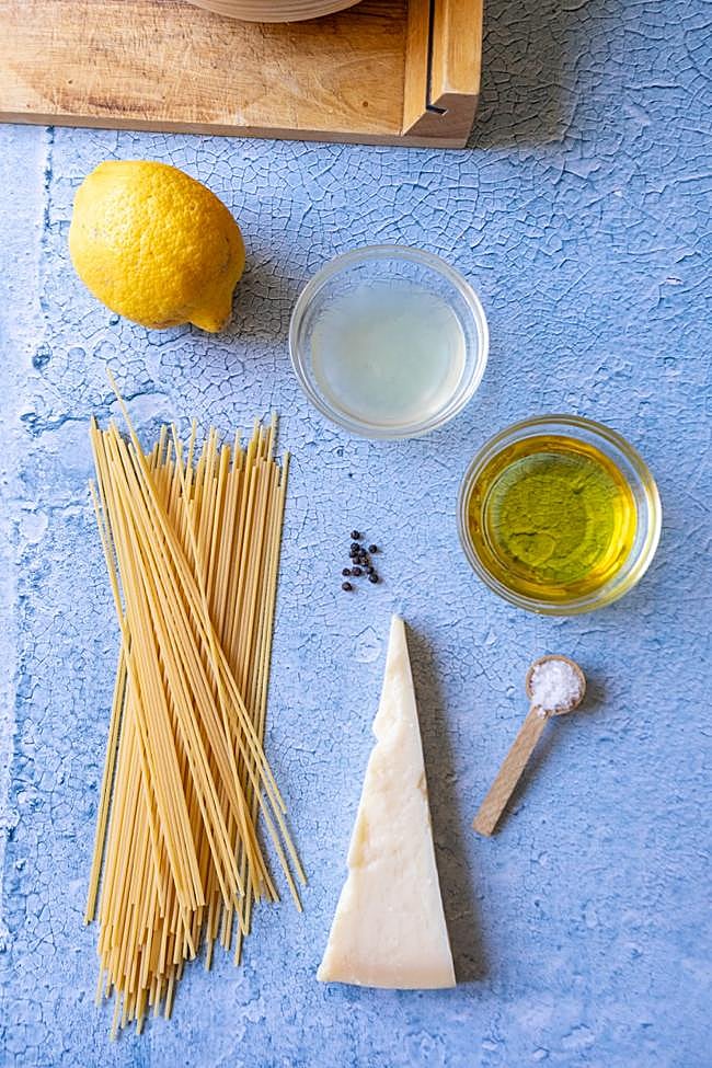 Ingredientes para espaguetis con limón