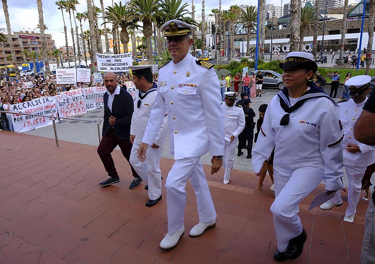 Imagen secundaria 1 - «El Ayuntamiento es una inmobiliaria»