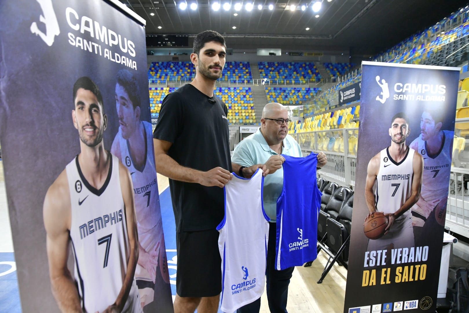 Santi Aldama destila sonrisas y baloncesto en su campus