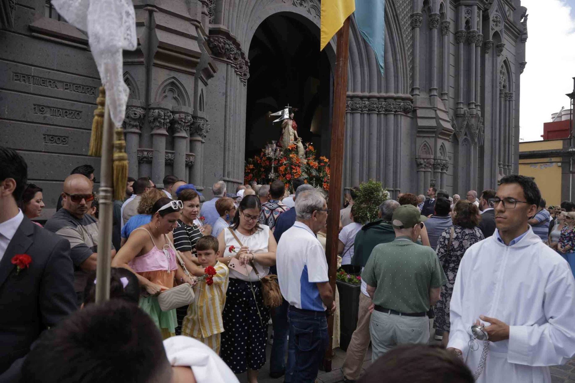 Imágenes de la Procesión de San Juan y de la Virgen del Rosario en Arucas