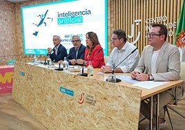 La presidenta Lola García y el rector Lluis Serra, entre otros, en el acto de apertura de la Universidad de Verano de Fuerteventura.