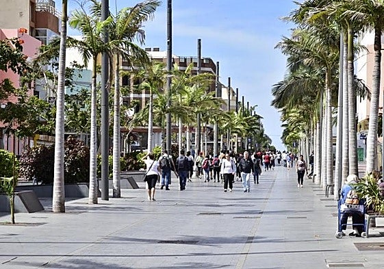 Imagen de archivo de la zona comercial de Vecindario.